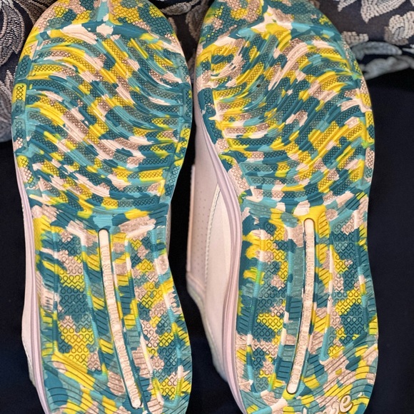 Clove Classic Shoes - Picture 5 of 5